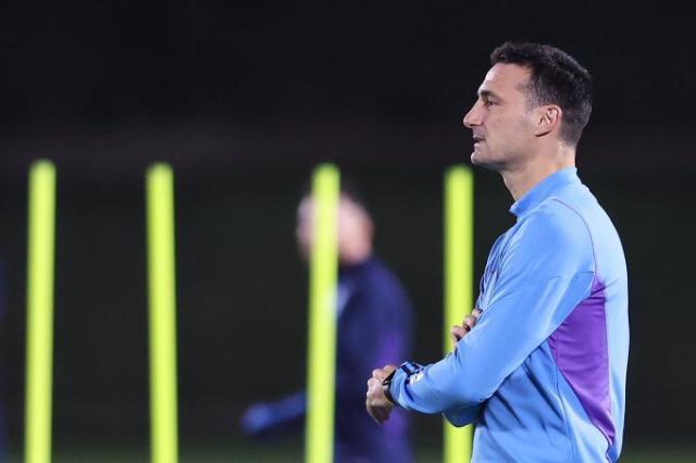 石油杯-阿根廷战前动员：斯卡洛尼致谢，梅西向全队喊话